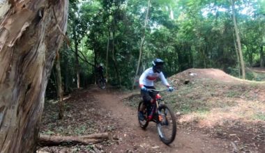 Berkeringat saat menikmati turun bukit di Gunung Pinang - ANTARA News