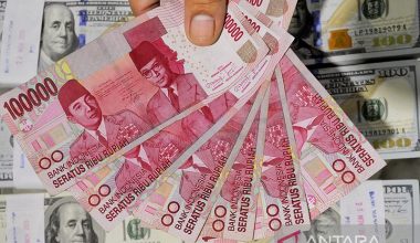 Pada Selasa pagi, rupiah menguat tipis sebesar 2 poin
