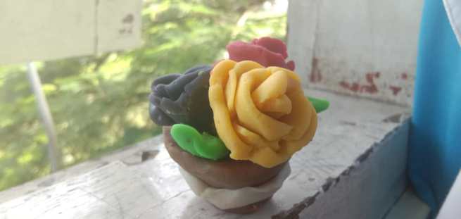 Pot Bunga dari Plastisin
