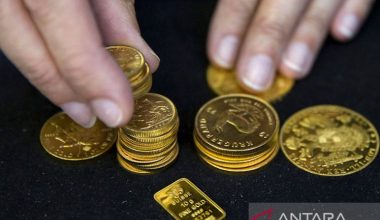 Emas naik $8,80 untuk menetap di harga tertinggi dalam seminggu