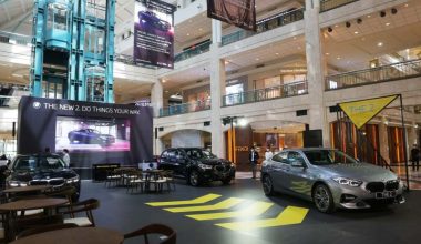Showroom memamerkan BMW Seri 2 baru hingga X1 M Sport